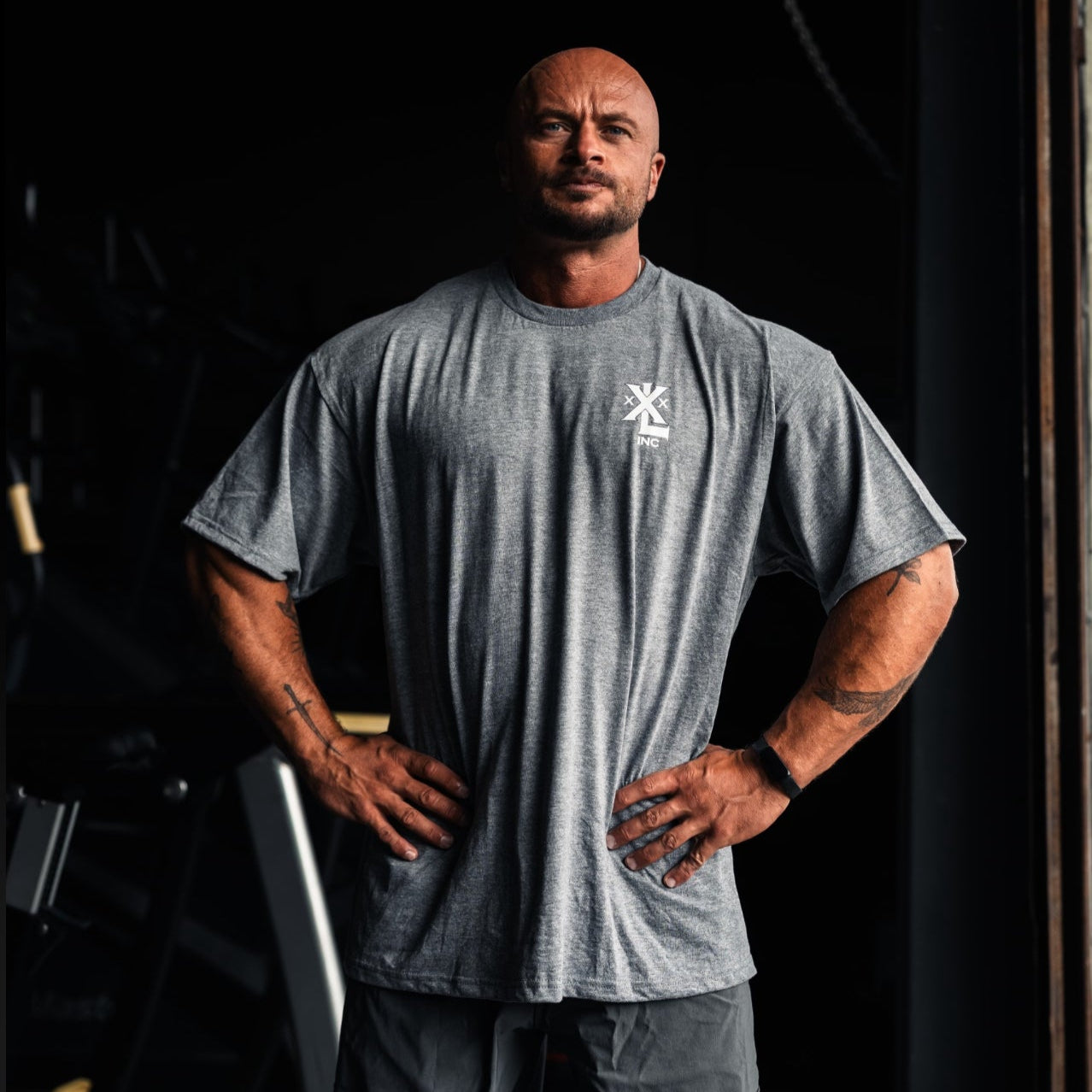 "Stacked XXXL Logo" Oversized Base T   - Ash Cloud
